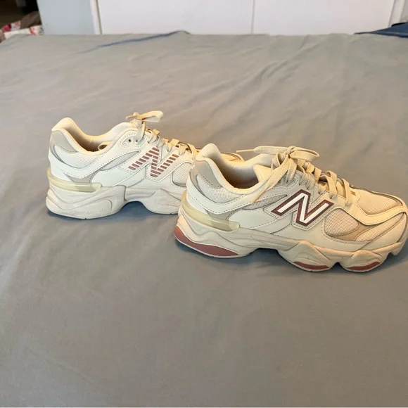 New Balance 9060 Men’s Size 6 - Picture 3 of 8